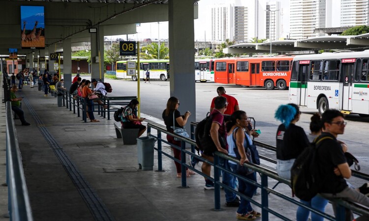 A medida foi anunciada pelo órgão gestor do Sistema de Transporte Público de Passageiros da Região Metropolitana do Recife (STPP/RMR)/Foto: Rafael Vieira/DP foto