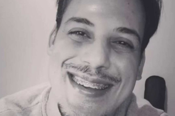 Adriano Almeida tinha 42 anos e lecionava geografia na Escola Estadual Engenheiro Caldas, em Caratinga/cr&eacute;dito: Redes Sociais