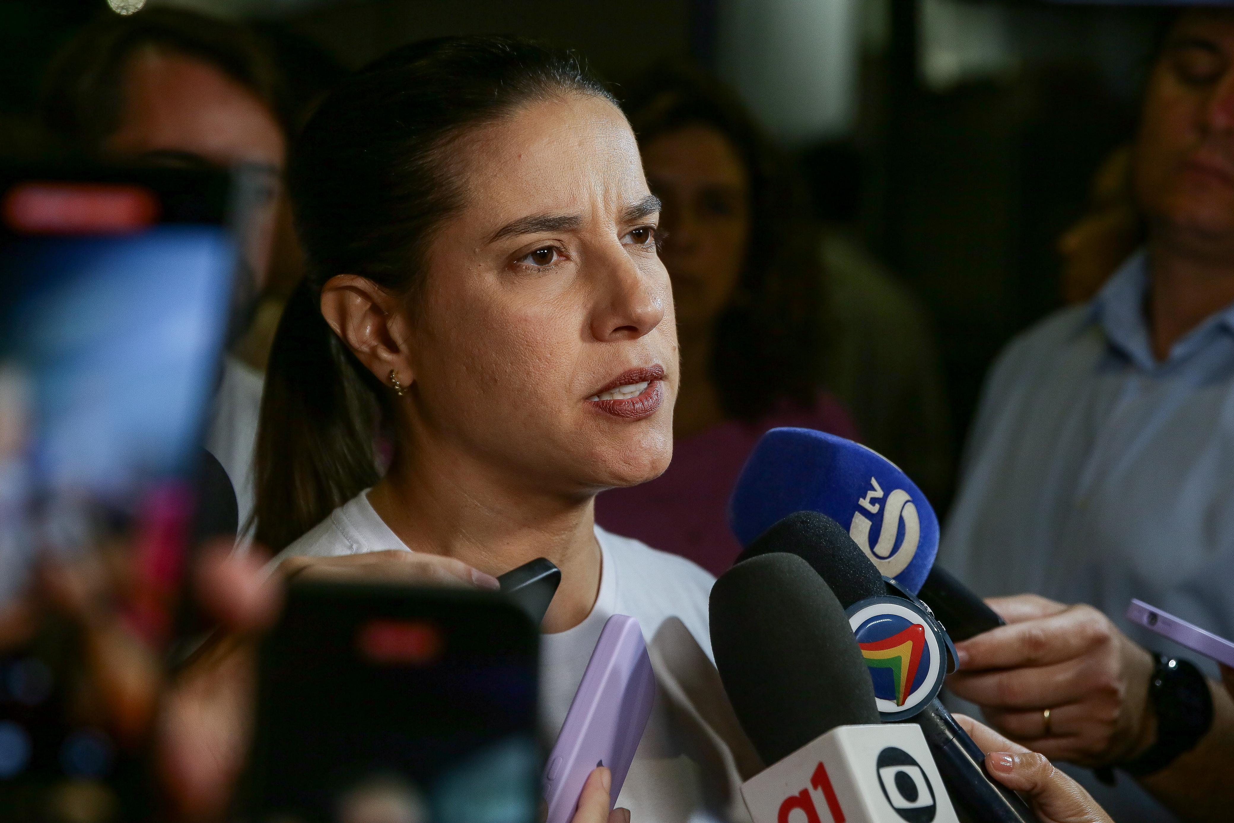Governadora comprometeu-se a reerguer santuário/Rafael Vieira/DP Foto