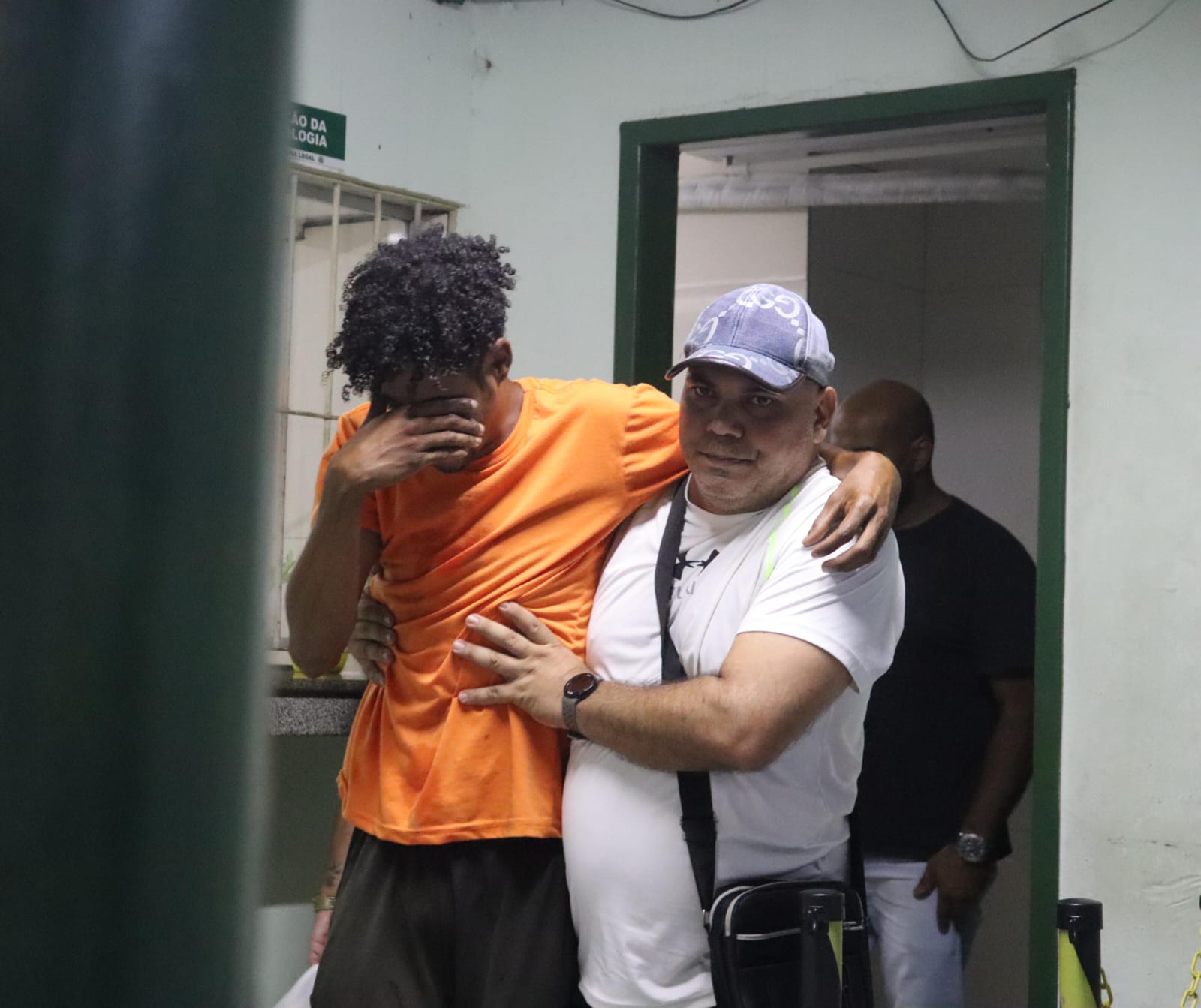 Leandro dos Santos Silva, de 30 anos, filho de Antônio José dos Santos, 58 anos, desmaiou duas vezes e convulsionou no chão em um dos desmaios/Foto: Priscilla Melo/DP Foto Leandro dos Santos Silva, de 30 anos, filho de Antônio José dos Santos, 58 anos, desmaiou duas vezes e convulsionou no chão em um dos desmaios/Foto: Priscilla Melo/DP Foto