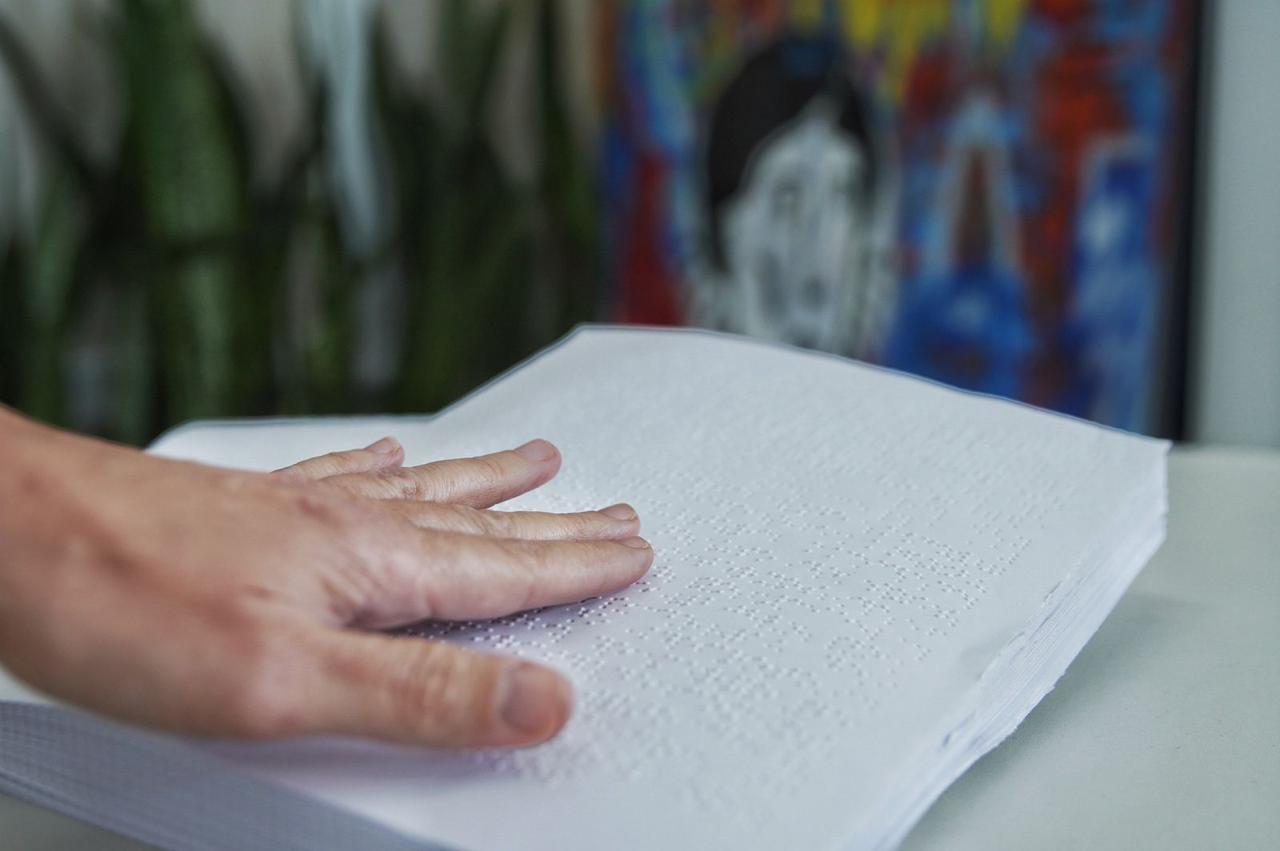 /Editais em braile, dispon&iacute;veis no N&uacute;cleo de Cultura Cidad&atilde;, no P&aacute;tio de S&atilde;o Pedro. Divulga&ccedil;&atilde;o