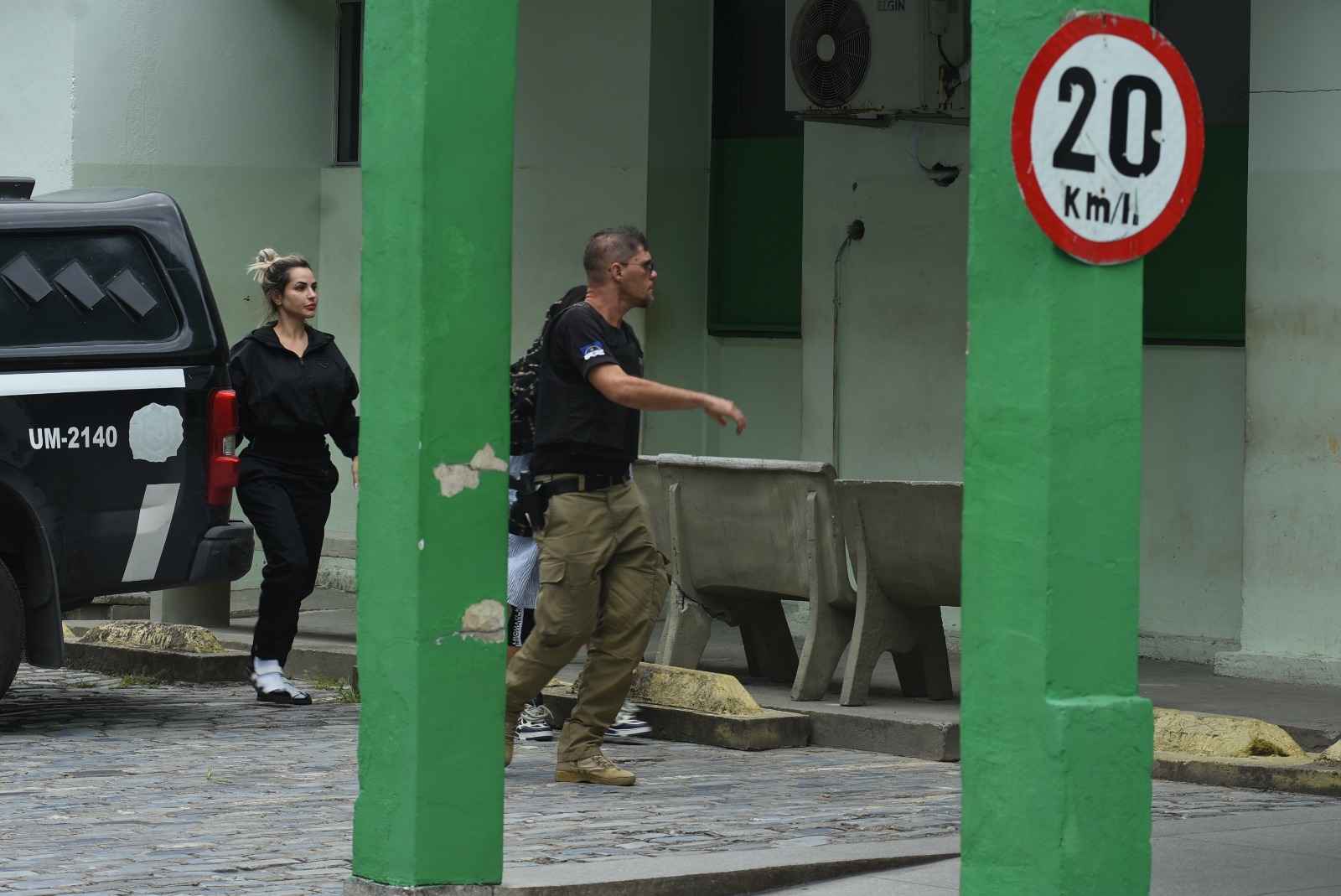Deolane passou por exame de corpo de delito no IML e foi levada para a Colônia Penal Feminina do Recife/Mirella Fernandes Vieira/Especial para o Diario Deolane passou por exame de corpo de delito no IML e foi levada para a Colônia Penal Feminina do Recife/Mirella Fernandes Vieira/Especial para o Diario