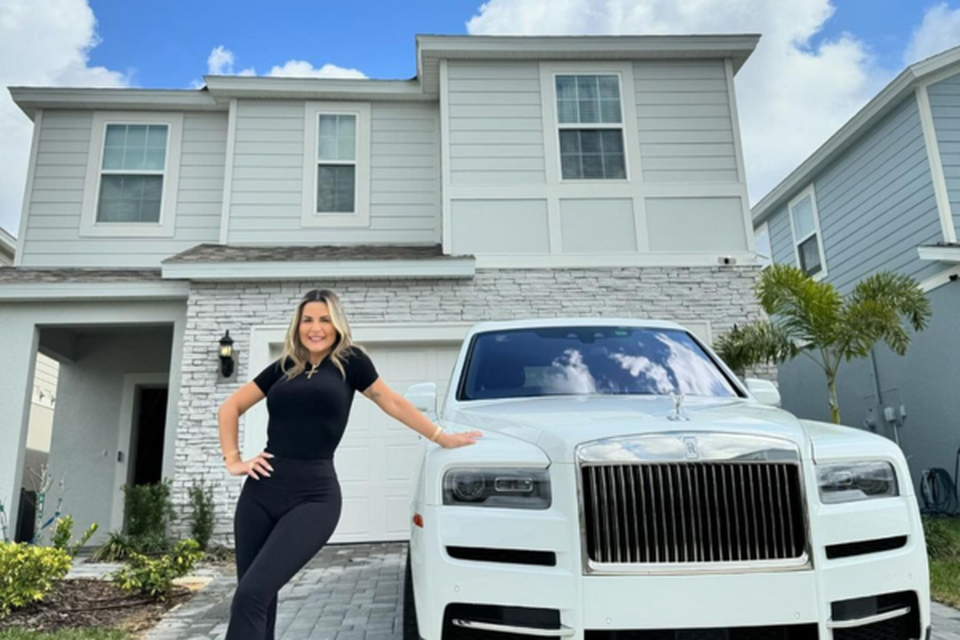 Deolane Bezerra exibia Rolls-Royce/Foto: Redes Sociais Deolane Bezerra exibia Rolls-Royce/Foto: Redes Sociais