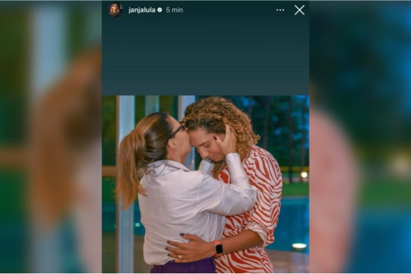 Janja publicou um story dela beijando a testa de Anielle Franco/Crédito: Reprodução/Redes sociais Janja publicou um story dela beijando a testa de Anielle Franco/Crédito: Reprodução/Redes sociais