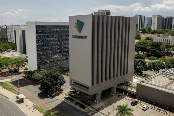 A Dataprev, ou Empresa de Tecnologia e Informações da Previdência Social, é uma empresa pública que fornece soluções de Tecnologia da Informação e Comunicação (TIC) para o governo brasileiro/Crédito: Agência Brasil A Dataprev, ou Empresa de Tecnologia e Informações da Previdência Social, é uma empresa pública que fornece soluções de Tecnologia da Informação e Comunicação (TIC) para o governo brasileiro/Crédito: Agência Brasil