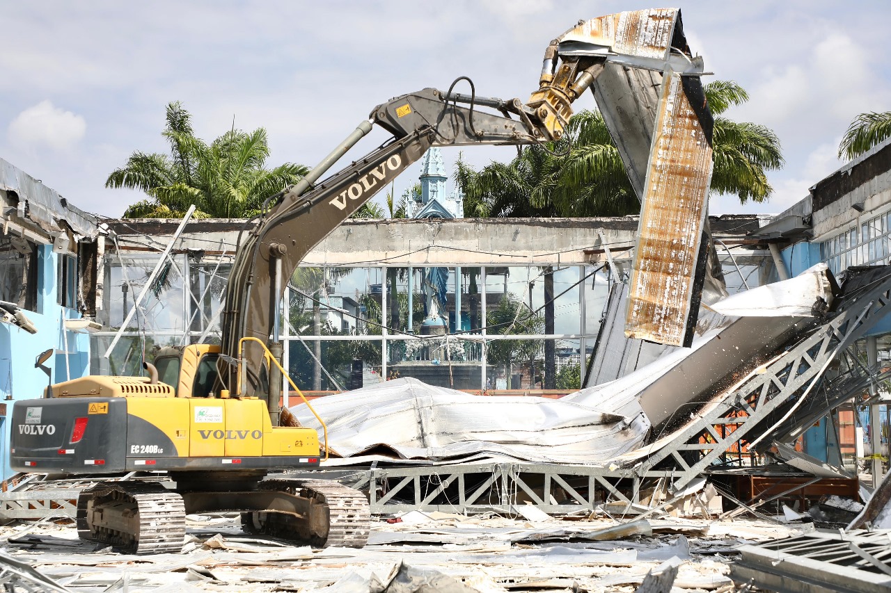 A previsão é de que a retirada dos resíduos deve ser concluída até o final do mês, segundo a prefeitura/Fotos: Hélia Scheppa/Prefeitura do Recife A previsão é de que a retirada dos resíduos deve ser concluída até o final do mês, segundo a prefeitura/Fotos: Hélia Scheppa/Prefeitura do Recife