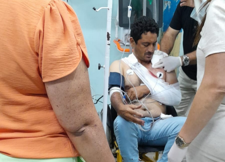 O crime teria sido cometido por dois homens que se aproximaram do carro de Neto da Véia e dispararam tiros contra o veículo, que acabou saindo da via/Foto: Reprodução/Whatsapp O crime teria sido cometido por dois homens que se aproximaram do carro de Neto da Véia e dispararam tiros contra o veículo, que acabou saindo da via/Foto: Reprodução/Whatsapp