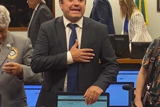 "Vou continuar na luta política, fazendo denúncias de abusos como esse", declarou Glauber antes da sessão começar/Foto: Camila Curado/CB/DA.Press "Vou continuar na luta política, fazendo denúncias de abusos como esse", declarou Glauber antes da sessão começar/Foto: Camila Curado/CB/DA.Press
