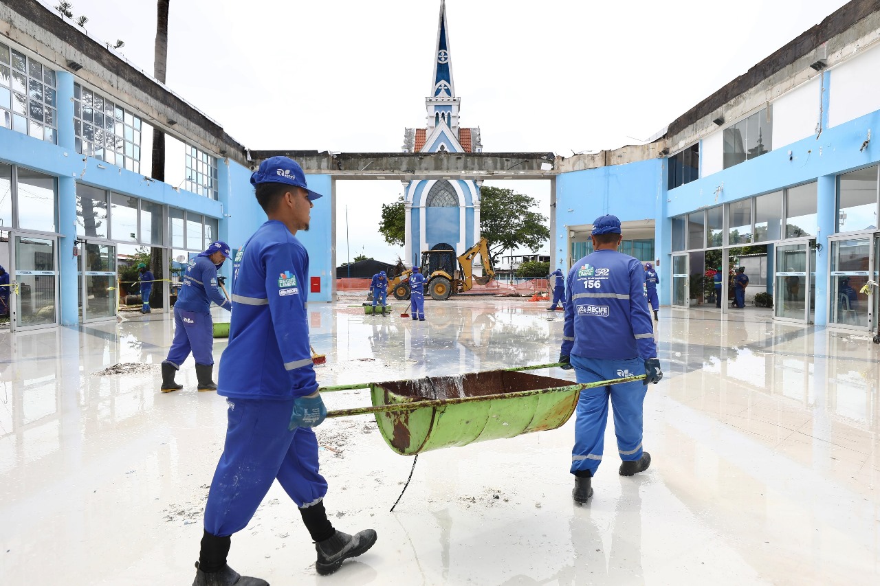 Com o final dos serviços, a gestão municipal entrega o Santuário para que a paróquia possa cuidar da reconstrução/Foto: Hélia Scheppa/Prefeitura do Recife Com o final dos serviços, a gestão municipal entrega o Santuário para que a paróquia possa cuidar da reconstrução/Foto: Hélia Scheppa/Prefeitura do Recife