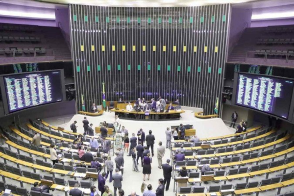 Deputados esvaziam trabalhos não para fazer campanha aos Executivos municipais, mas, sim, para apoiar aliados/Crédito: Mario Agra/Câmara dos Deputados Deputados esvaziam trabalhos não para fazer campanha aos Executivos municipais, mas, sim, para apoiar aliados/Crédito: Mario Agra/Câmara dos Deputados