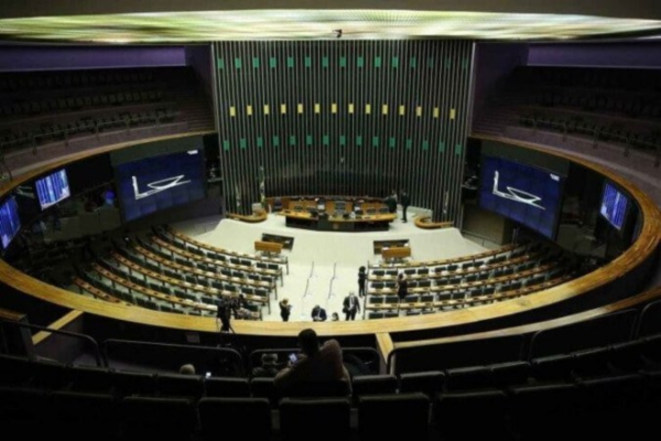 O texto-base do projeto foi aprovado ontem às 23h57, no final do prazo determinado pelo STF para um acordo sobre a matéria/Crédito: Antonio Cruz/Agencia Brasil O texto-base do projeto foi aprovado ontem às 23h57, no final do prazo determinado pelo STF para um acordo sobre a matéria/Crédito: Antonio Cruz/Agencia Brasil