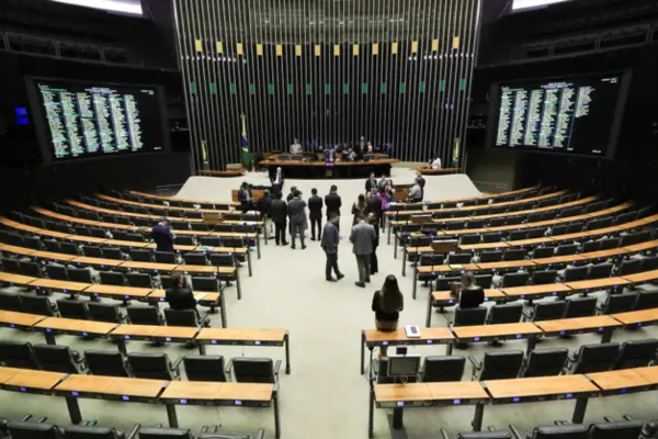 A oposição acusa o governo federal de confisco/Crédito: Lula Marques/ Agência Brasil A oposição acusa o governo federal de confisco/Crédito: Lula Marques/ Agência Brasil