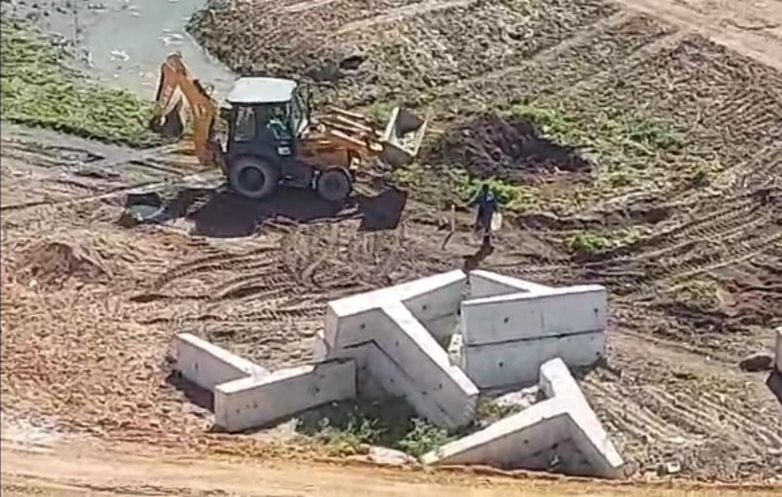 As obras do Canal do Fragoso são de responsabilidade da Companhia de Habitação e Obras de Pernambuco (Cehab), em 2013, e visam acabar com os alagamentos de Olinda/Foto: Reprodução/Whatsapp As obras do Canal do Fragoso são de responsabilidade da Companhia de Habitação e Obras de Pernambuco (Cehab), em 2013, e visam acabar com os alagamentos de Olinda/Foto: Reprodução/Whatsapp