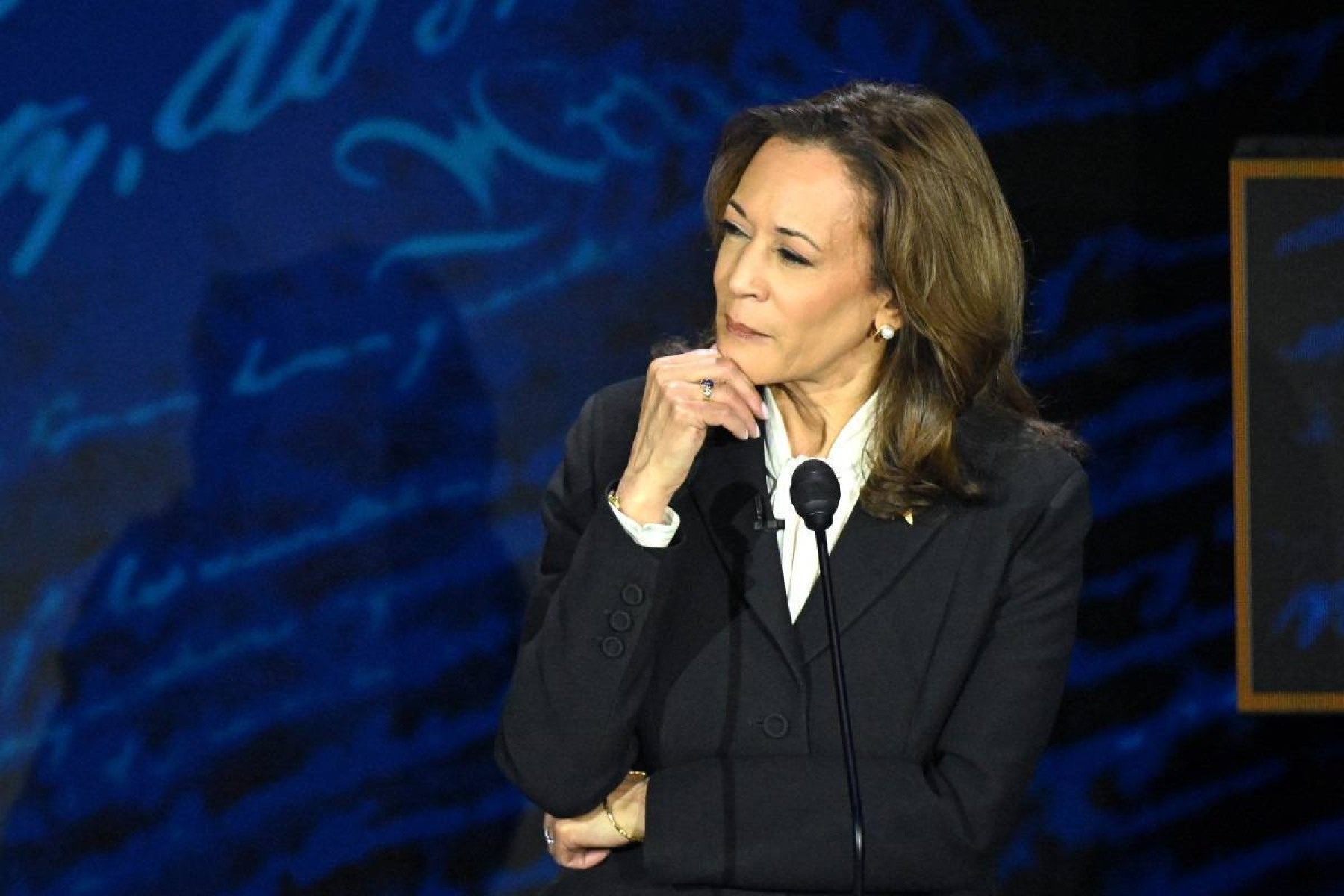 Kamala Harris: "Eu acredito que devemos um novo debatem porque essa eleição e o que está em jogo não poderiam ser mais importantes"