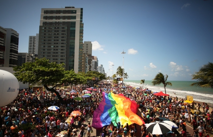 O evento, promovido pelo Fórum LGBT Pernambuco, terá concentração no Parque Dona Lindu às 8h, com a saída dos trios elétricos na avenida Boa Viagem prevista para às 13h/Foto: Hesiodo Goes/Arquivo DP Foto O evento, promovido pelo Fórum LGBT Pernambuco, terá concentração no Parque Dona Lindu às 8h, com a saída dos trios elétricos na avenida Boa Viagem prevista para às 13h/Foto: Hesiodo Goes/Arquivo DP Foto