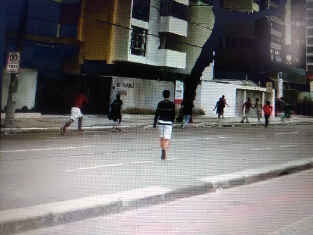 Jovens fizeram correria e assaltos na orla 