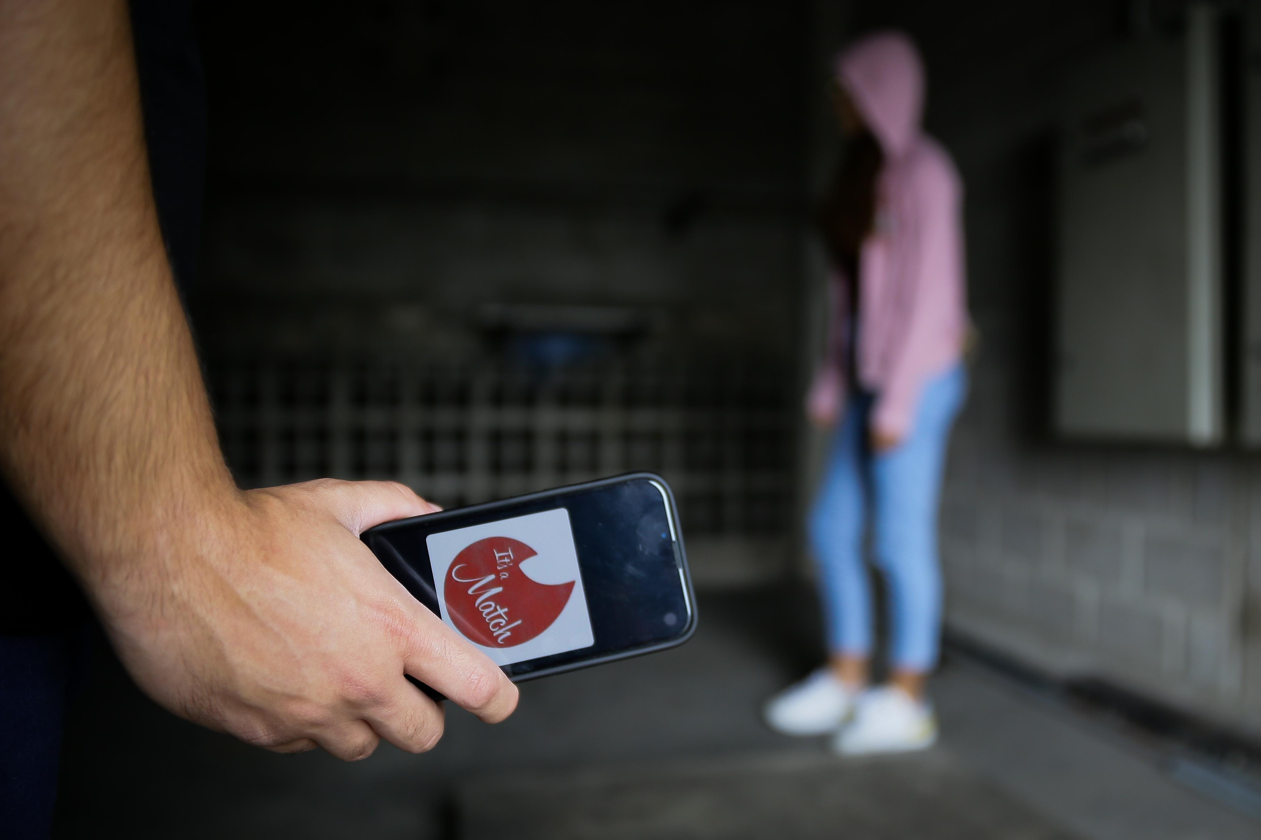 Golpistas buscam pessoas vulneráveis para enganar e extorquir
