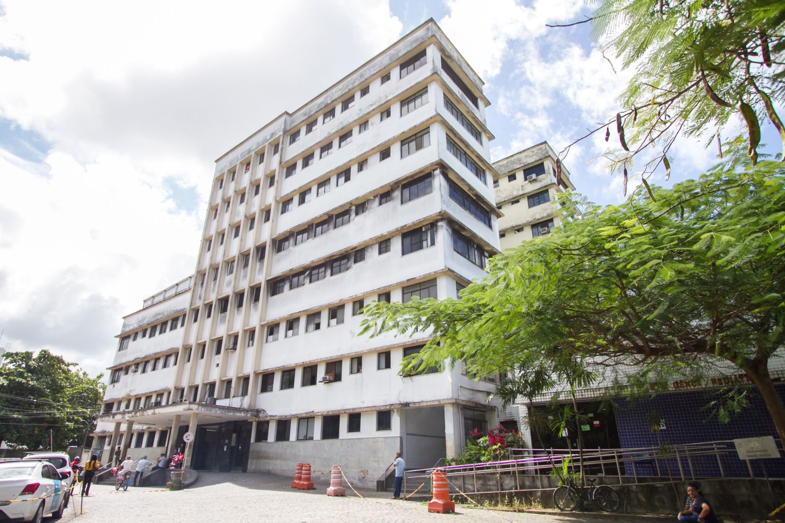 O Hospital Barão de Lucena recebeu as primeiras 2.630 bolsas de ostomia na última quarta-feira (11)/Foto: Maíra Arrais O Hospital Barão de Lucena recebeu as primeiras 2.630 bolsas de ostomia na última quarta-feira (11)/Foto: Maíra Arrais