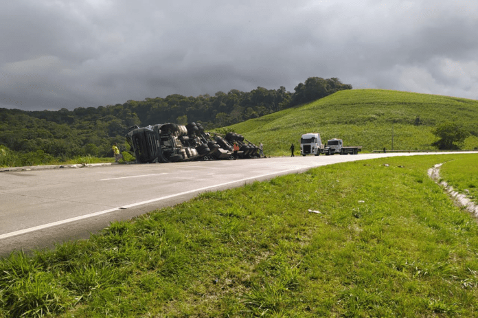 O acidente aconteceu na Zona da Mata/Foto: Reprodução O acidente aconteceu na Zona da Mata/Foto: Reprodução