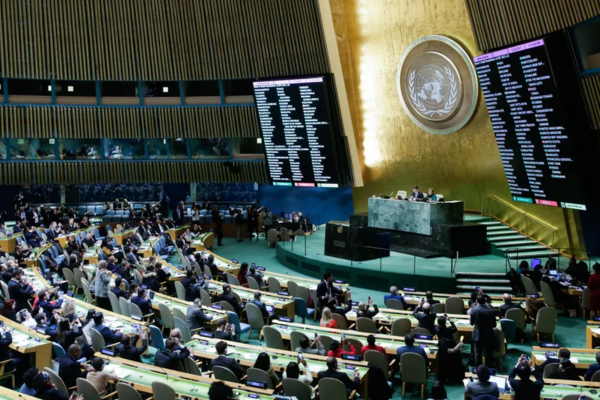 O texto ainda apela que os membros da ONU tomem medidas para impedir as importações provenientes dos assentamentos/Créditos: AFP O texto ainda apela que os membros da ONU tomem medidas para impedir as importações provenientes dos assentamentos/Créditos: AFP