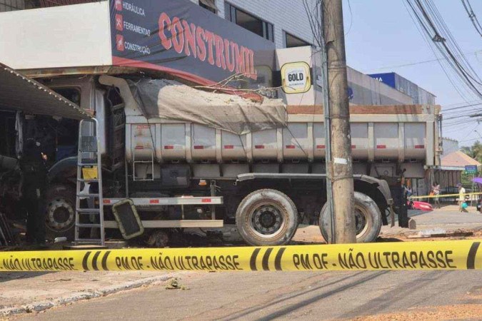 Acidente com caminhão em São Sebastião neste sábado (21/9) deixou rastro de destruição/Minervino Júnior/CB/D.A. Press Acidente com caminhão em São Sebastião neste sábado (21/9) deixou rastro de destruição/Minervino Júnior/CB/D.A. Press