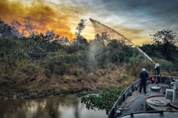 Integrantes da Marinha no cambate a foco de incêndio pela Operação Pantanal II/Crédito: Flick/Marinha do Brasil Integrantes da Marinha no cambate a foco de incêndio pela Operação Pantanal II/Crédito: Flick/Marinha do Brasil