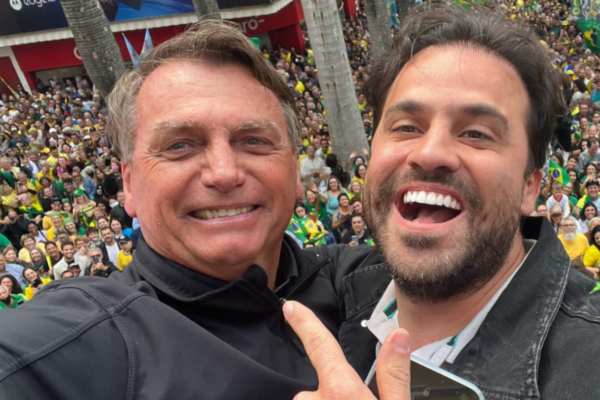 Nas eleições de 2022, o ex-presidente Jair Bolsonaro e Pablo Marçal chegaram a acertar um acordo para o autodenominado ex-coach para ficar responsável pelas redes sociais do candidato, mas acabou cuidado apenas da do Partido Liberal/Crédito: Reprodução/Redes Sociais Nas eleições de 2022, o ex-presidente Jair Bolsonaro e Pablo Marçal chegaram a acertar um acordo para o autodenominado ex-coach para ficar responsável pelas redes sociais do candidato, mas acabou cuidado apenas da do Partido Liberal/Crédito: Reprodução/Redes Sociais