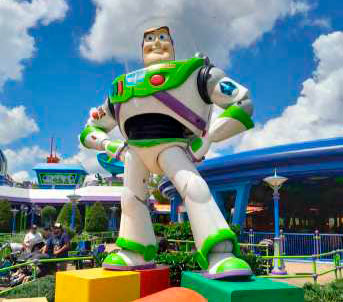 Buzz Lightyear na área dedicada a Toy Story