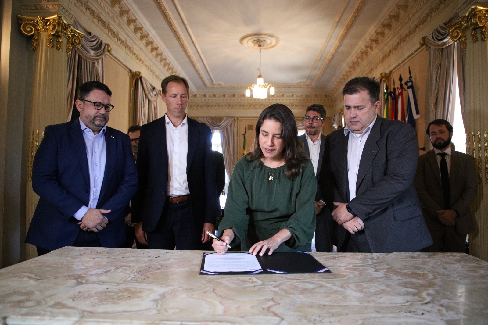 Raquel Lyra assinou contrato de empresa/Foto: Antônio Holanda/Adepe Raquel Lyra assinou contrato de empresa/Foto: Antônio Holanda/Adepe