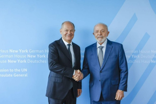 Lula tem o apoio do chanceler da Alemanha, Olaf Scholz, pelo adiamento da lei antidesmatamento/Crédito: Ricardo Stuckert Lula tem o apoio do chanceler da Alemanha, Olaf Scholz, pelo adiamento da lei antidesmatamento/Crédito: Ricardo Stuckert