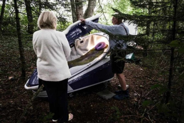 Mulher de 64 anos foi a primeira a realizar morte assistida na 'cápsula' de suicídio/crédito: Divulgação/The Last Resort Mulher de 64 anos foi a primeira a realizar morte assistida na 'cápsula' de suicídio/crédito: Divulgação/The Last Resort