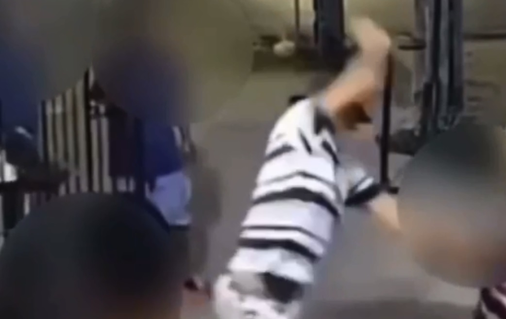 Homem deu golpes de faca em dono de bar/Foto: Reprodução/Redes Sociais Homem deu golpes de faca em dono de bar/Foto: Reprodução/Redes Sociais
