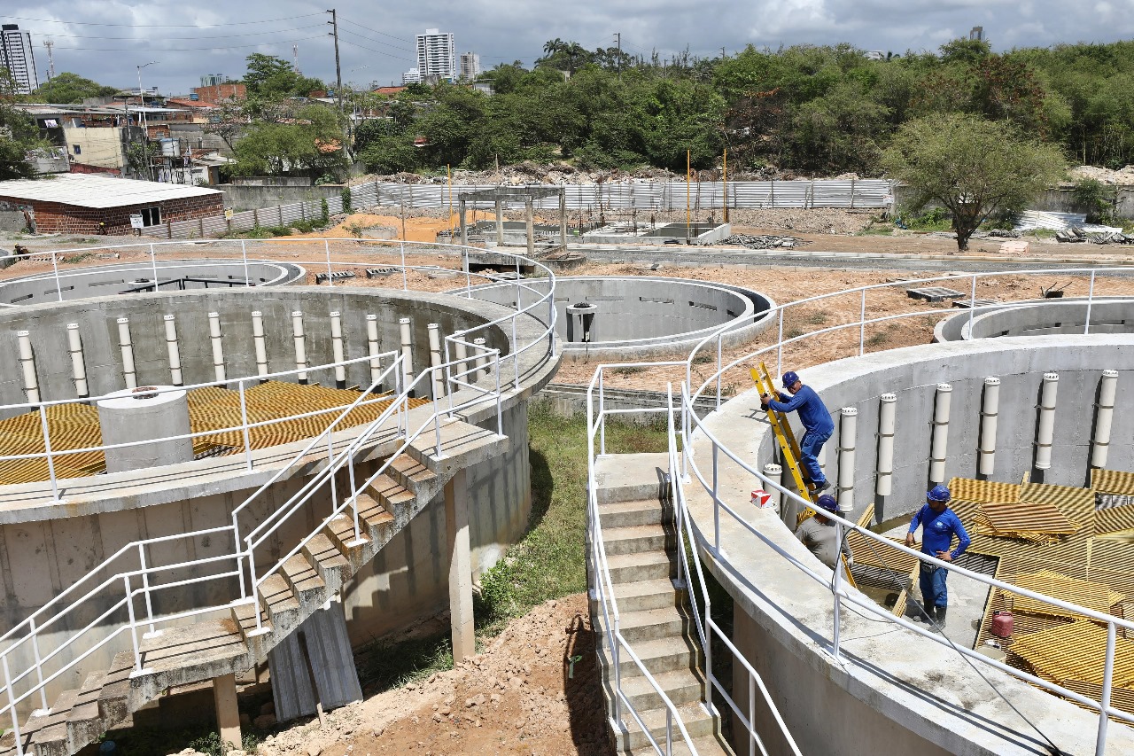 A ETE inserida no projeto foi dimensionada para vazão máxima de 410,6 L/s/Foto: Hélia Scheppa/Prefeitura do Recife A ETE inserida no projeto foi dimensionada para vazão máxima de 410,6 L/s/Foto: Hélia Scheppa/Prefeitura do Recife