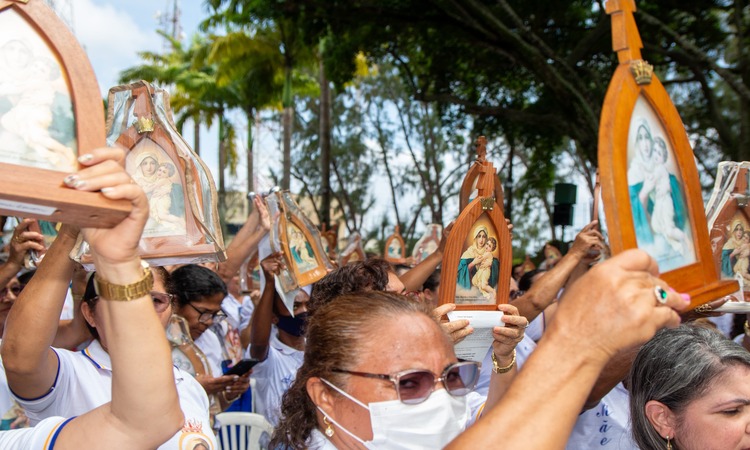 Na ocasião, acontecerá a coroação da imagem da Mãe Rainha e a bênção das velas