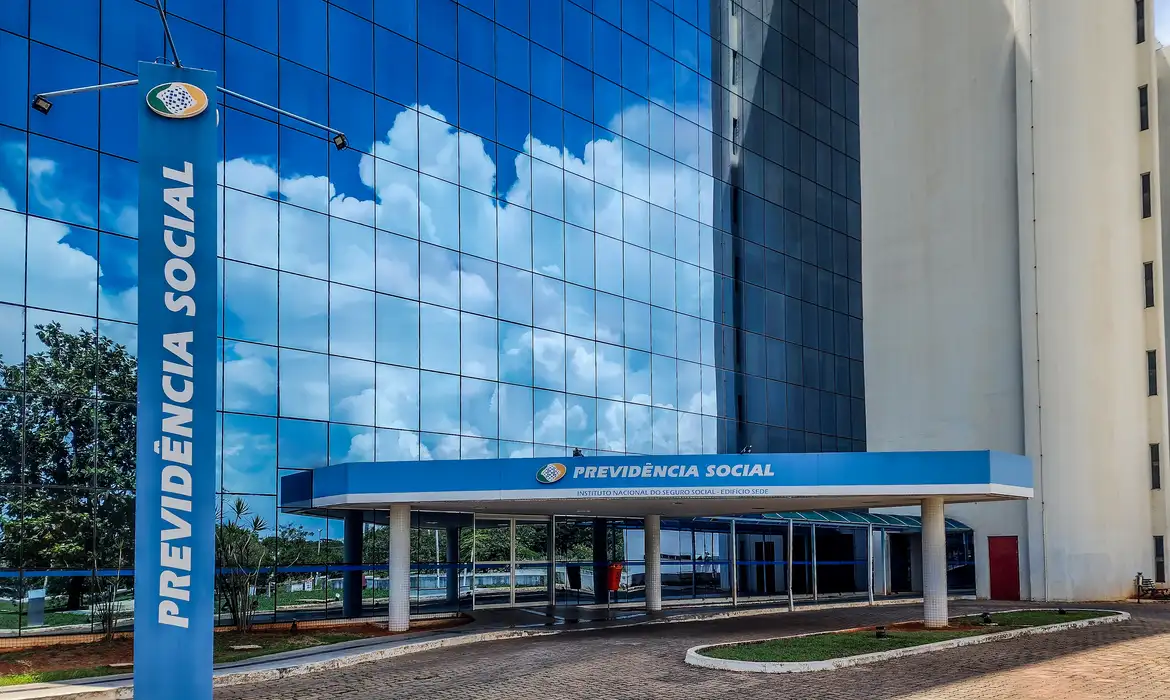 Se o solicitante não puder fornecer a biometria, o responsável legal deverá fazê-lo. O valor do benefício é de um salário mínimo, que será de R$ 1.412 em 2024/Foto: Rafa Neddermeyer/Agência Brasil Se o solicitante não puder fornecer a biometria, o responsável legal deverá fazê-lo. O valor do benefício é de um salário mínimo, que será de R$ 1.412 em 2024/Foto: Rafa Neddermeyer/Agência Brasil
