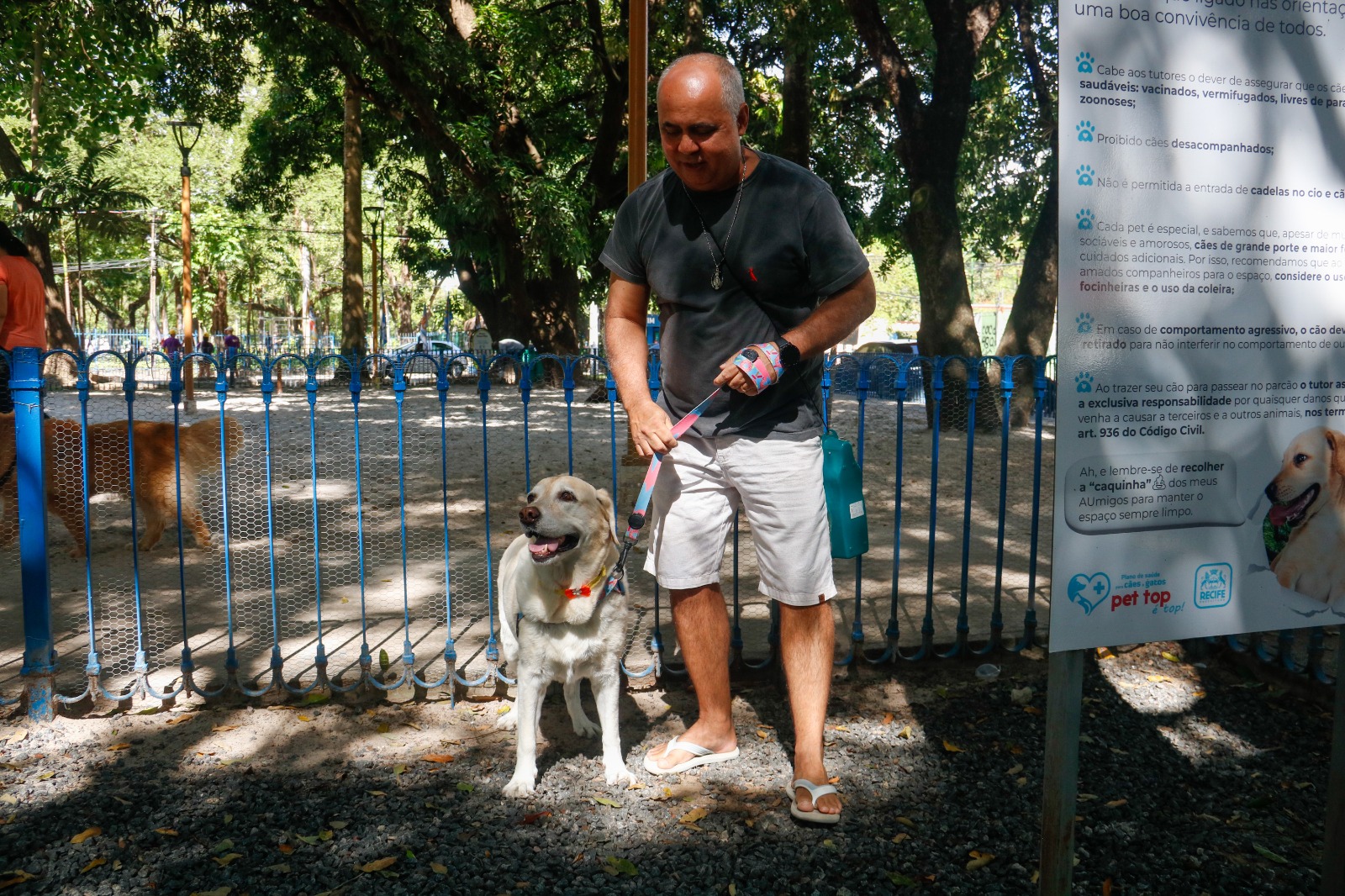 Devoto levou cão para bênção de São Francisco/Foto: Marina Torres/DP