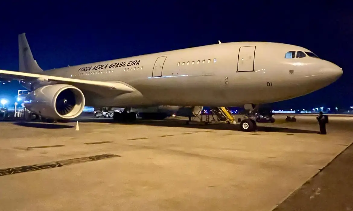 De acordo com a FAB, a aeronave decolou às 6h55 e tem pouso previsto na capital libanesa às 11h (horário de Brasília)/Foto: Divulgação/FAB De acordo com a FAB, a aeronave decolou às 6h55 e tem pouso previsto na capital libanesa às 11h (horário de Brasília)/Foto: Divulgação/FAB