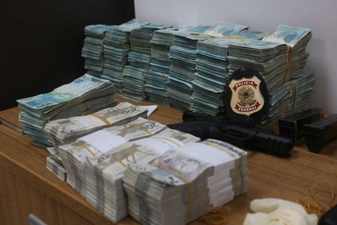 /Polícia Federal prende suspeitos de compra de votos, no Pará. Homens sacaram R$ 4.980.000 na última sexta-feira (4/10) - (crédito: Divulgação/PF) /Polícia Federal prende suspeitos de compra de votos, no Pará. Homens sacaram R$ 4.980.000 na última sexta-feira (4/10) - (crédito: Divulgação/PF)
