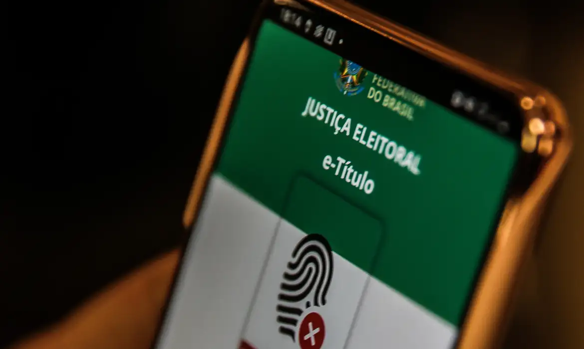 O voto é obrigatório para os eleitores com idades entre 18 e 70 anos e quem não puder comparecer ao pleito por motivos de viagem ou problemas de saúde deve justificar a ausência./Foto: Marcello Casal Jr./Agência Brasil O voto é obrigatório para os eleitores com idades entre 18 e 70 anos e quem não puder comparecer ao pleito por motivos de viagem ou problemas de saúde deve justificar a ausência./Foto: Marcello Casal Jr./Agência Brasil