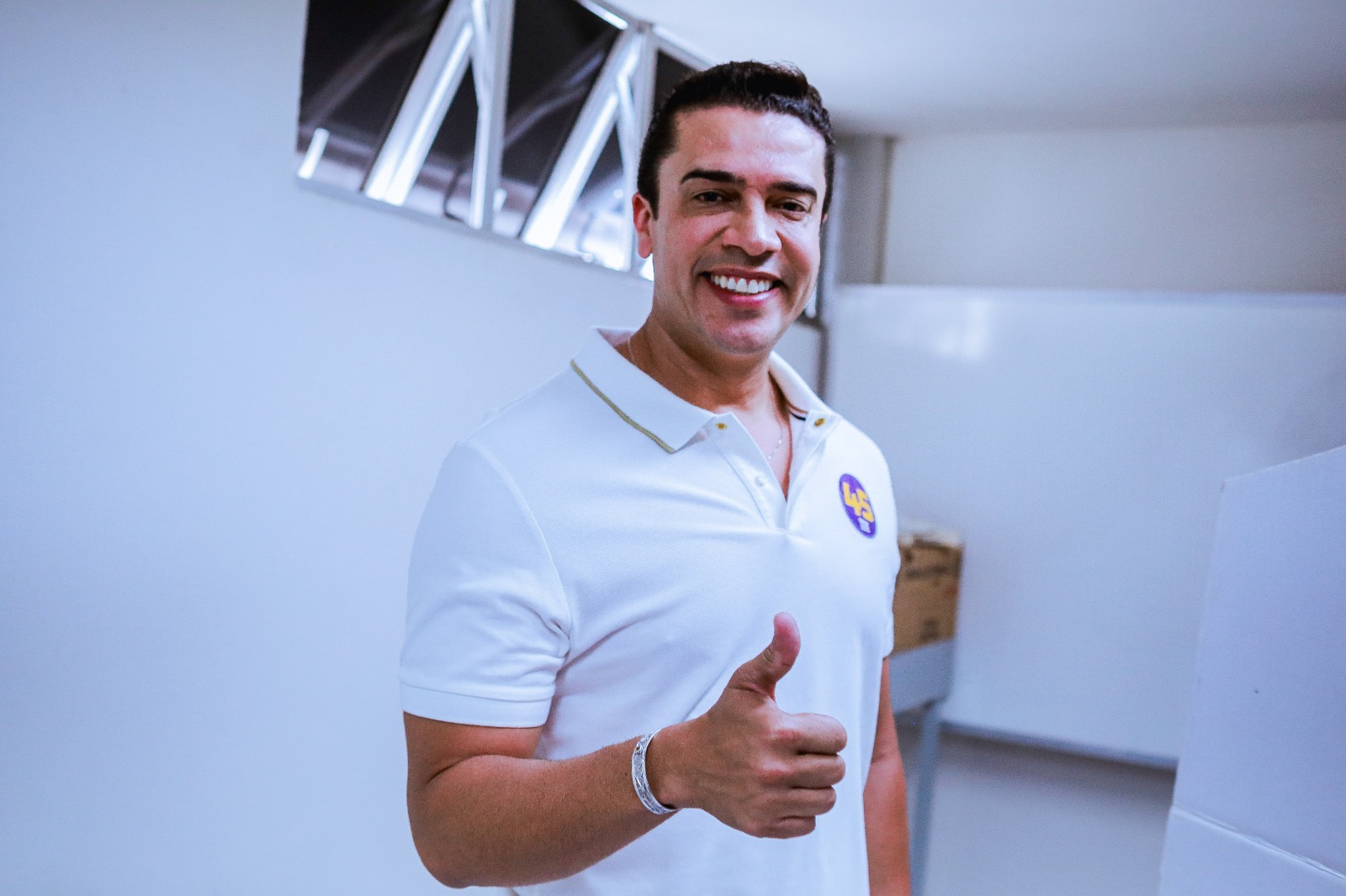 Rodrigo Pinheiro vai acompanhar a votação junto com a governadora Raquel Lyra, às 10h45, no Colégio Diocesano/Foto: Divulgação