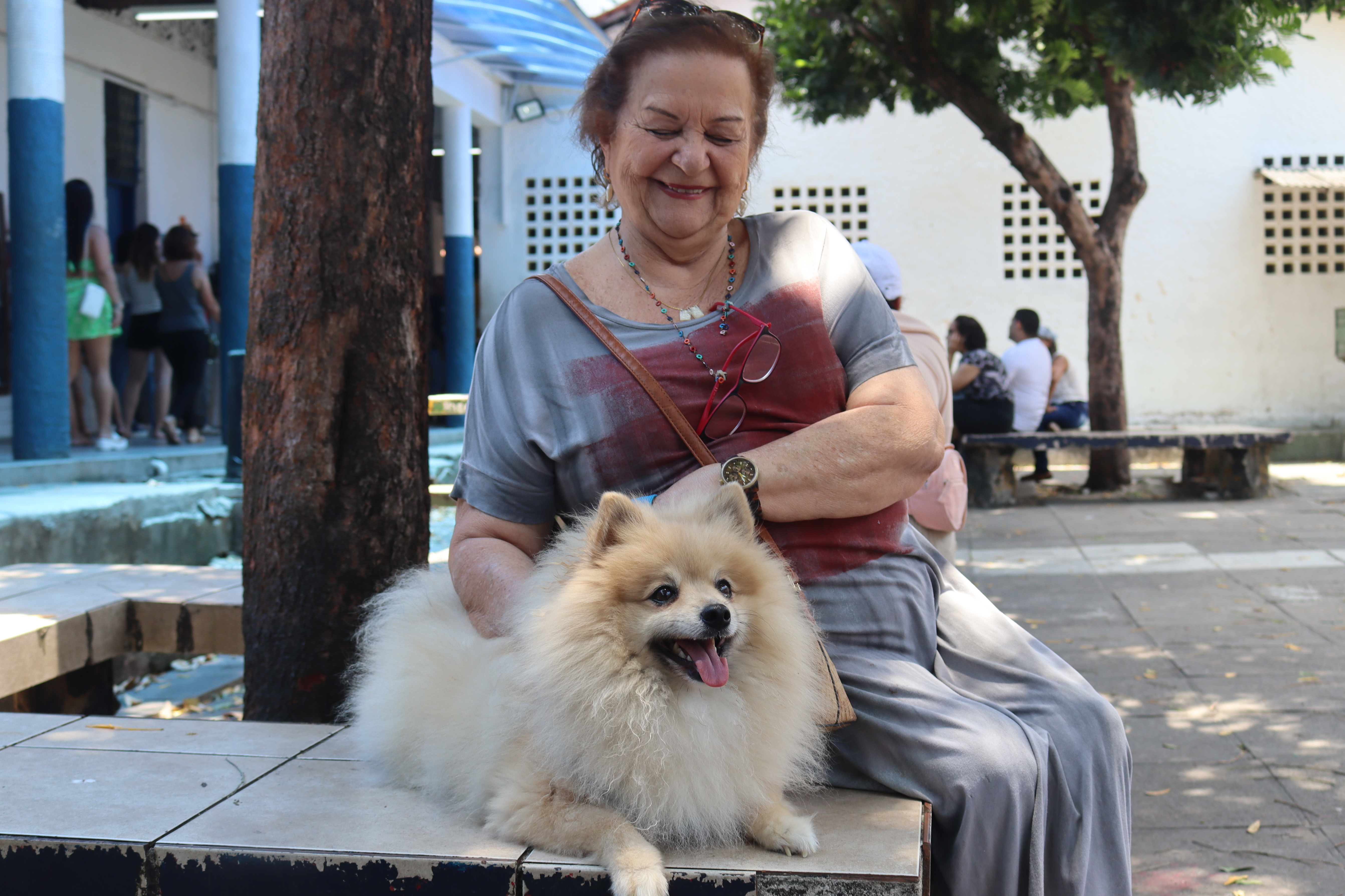 Nájia levou Luke, o cachorrinho de sua neta