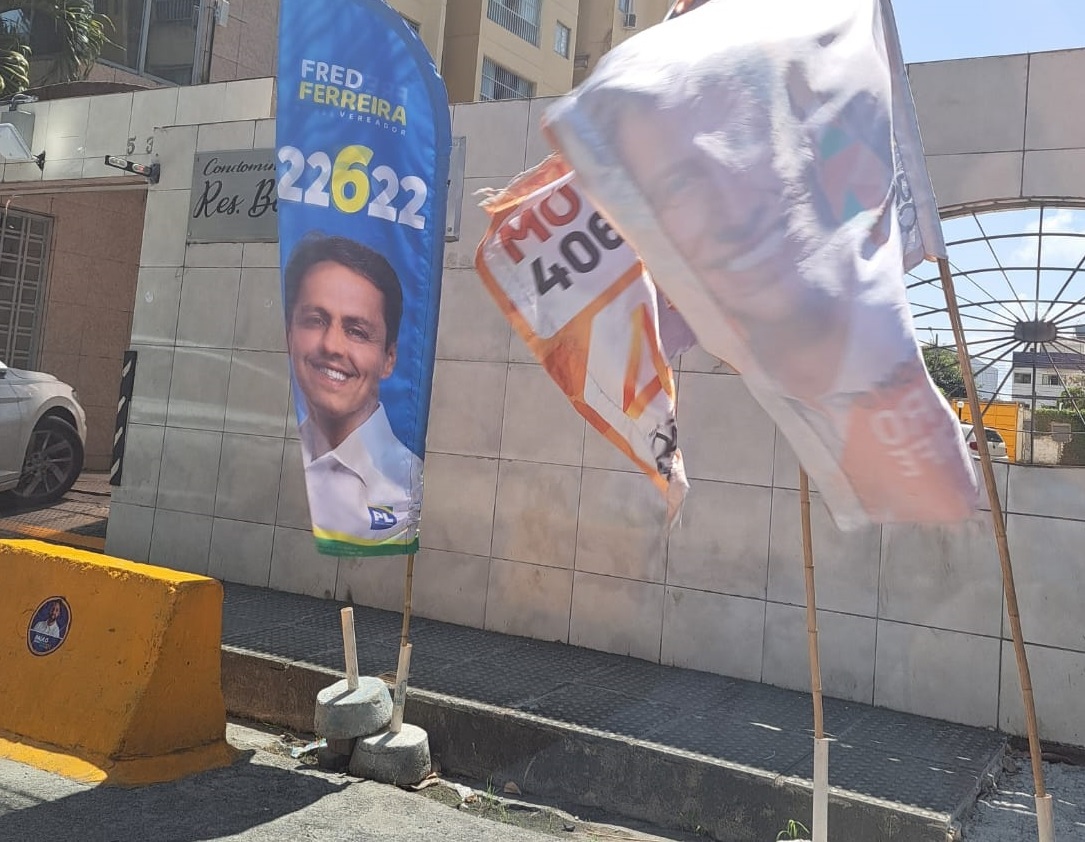 Bandeiras e adesivos ficaram nas ruas mesmo depois da eleição/Foto: Fred Jorge/Cortesia Bandeiras e adesivos ficaram nas ruas mesmo depois da eleição/Foto: Fred Jorge/Cortesia