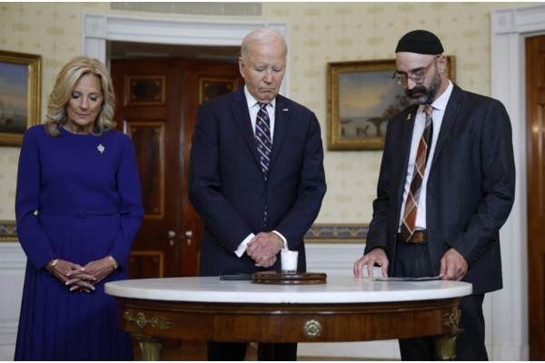 O presidente dos EUA, Joe Biden, participa de um momento de silêncio em uma cerimônia em memória do aniversário de um ano do ataque do Hamas a Israel/Crédito: KEVIN DIETSCH / GETTY IMAGES NORTH AMERICA / GETTY IMAGES VIA AFP O presidente dos EUA, Joe Biden, participa de um momento de silêncio em uma cerimônia em memória do aniversário de um ano do ataque do Hamas a Israel/Crédito: KEVIN DIETSCH / GETTY IMAGES NORTH AMERICA / GETTY IMAGES VIA AFP