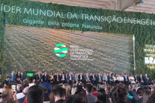 Presidente Lula sanciona hoje (8/10) Lei do Combustível do Futuro que prevê aumento de 35% de etanol misturado na gasolina e incentiva pesquisa e produção de biocombustíveis/Crédito: Victor Correia/CB/D.A. Press Presidente Lula sanciona hoje (8/10) Lei do Combustível do Futuro que prevê aumento de 35% de etanol misturado na gasolina e incentiva pesquisa e produção de biocombustíveis/Crédito: Victor Correia/CB/D.A. Press