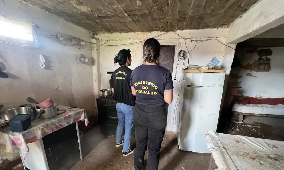 Em Pernambuco, quatro novas empresas, localizadas em Olinda, Paulista, Petrolina e Ibimirim, entraram na listagem atualizada/Foto: Ministério do Trabalho/Divulgação Em Pernambuco, quatro novas empresas, localizadas em Olinda, Paulista, Petrolina e Ibimirim, entraram na listagem atualizada/Foto: Ministério do Trabalho/Divulgação