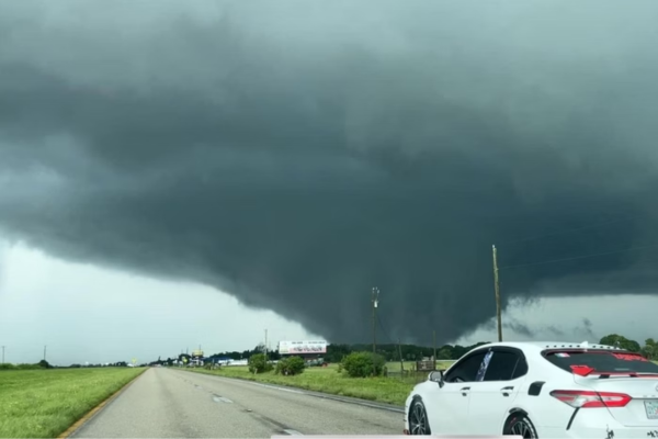 O risco de tornados vai aumentar ao longo da manhã e tarde de hoje/Crédito: Reprodução O risco de tornados vai aumentar ao longo da manhã e tarde de hoje/Crédito: Reprodução