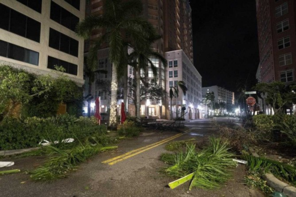 Destruição causada por tempestade após passagem do furacão Milton, em 10 de outubro de 2024 em Sarasota, na Flórida/Crédito: SEAN RAYFORD / GETTY IMAGES NORTH AMERICA / GETTY IMAGES VIA AFP Destruição causada por tempestade após passagem do furacão Milton, em 10 de outubro de 2024 em Sarasota, na Flórida/Crédito: SEAN RAYFORD / GETTY IMAGES NORTH AMERICA / GETTY IMAGES VIA AFP