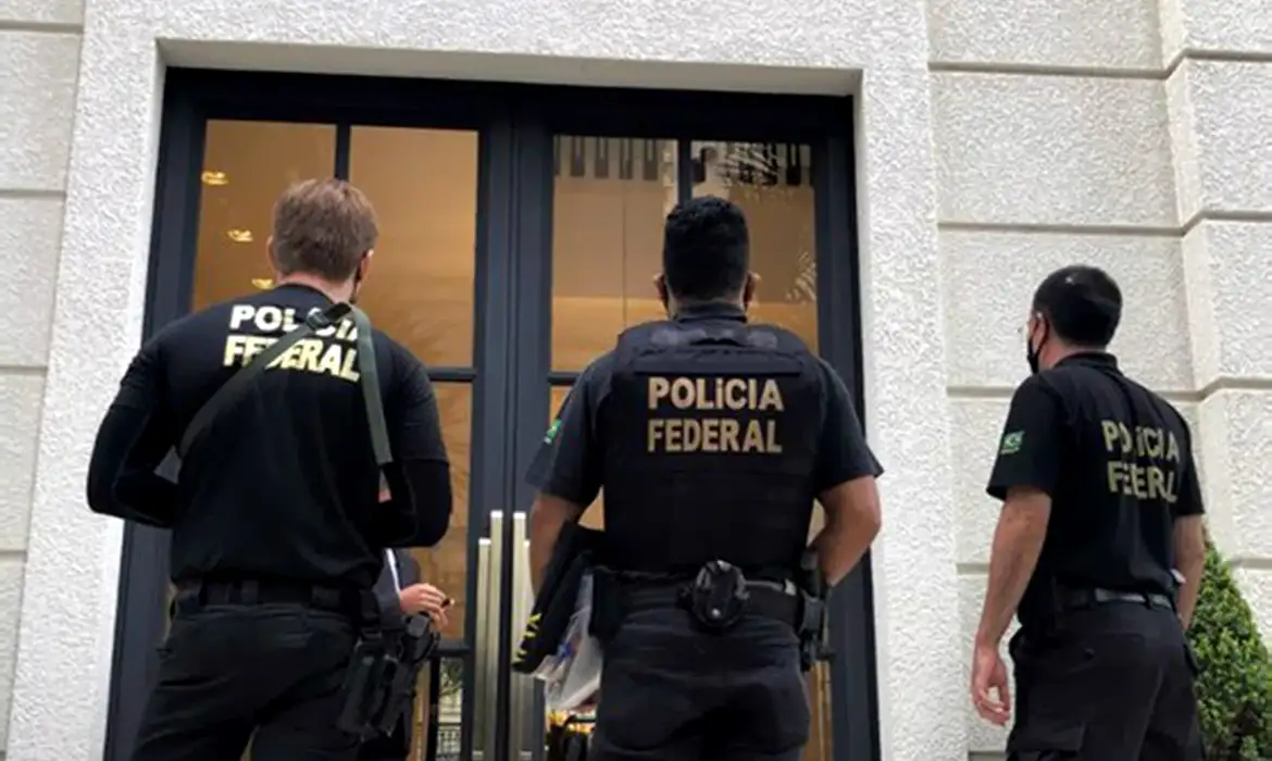 Suspeito recebia conteúdos de desinformação produzidos pela organização criminosa/foto: DIVULGAÇÃO/POLÍCIA FEDERAL