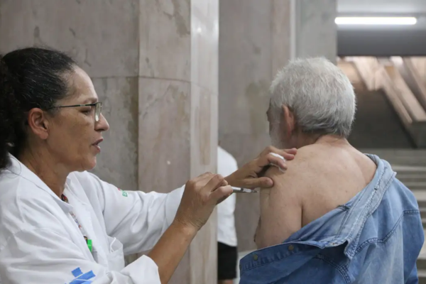 O InfoGripe destaca ainda a diminuição do número dos casos graves pelo rinovírus/Crédito: Agência Brasil