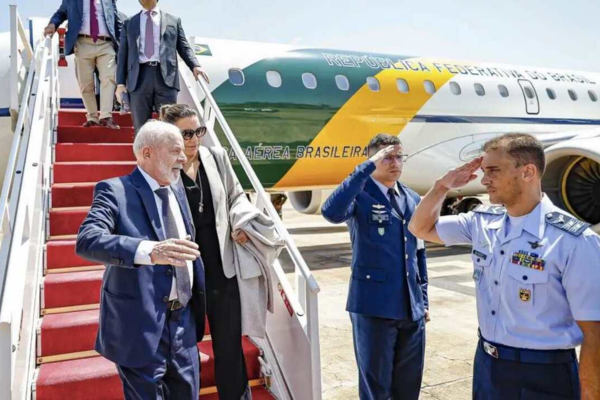 Avião da Presidência é um Airbus A-319 comprado durante seu primeiro mandato e que possui 18 anos de uso, apelidado de Aerolula/Crédito: Ricardo Stuckert/PR